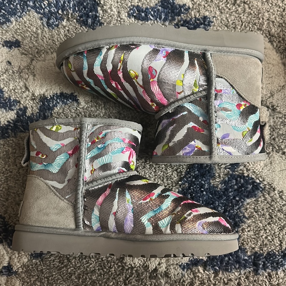 NWOB Ugg Classic Mini Tiger Flyer Women’s 8 - Picture 4 of 5